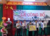 Đồng chí Hoàng Văn Viên, Phó Giám đốc Sở Nông nghiệp và Phát triển nông thôn (cơ quan thường trực Ban Chỉ đạo chương trình mục tiêu quốc gia xây dựng NTM tỉnh) trao Bằng công nhận NTM cho lãnh đạo xã Mường Phăng.