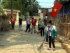 Người dân xã Mùn Chung tích cực vệ sinh đường làng, ngõ xóm “sáng - xanh - sạch - đẹp”.