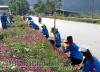 Đoàn thanh niên xã Búng Lao làm đường hoa tạo cảnh quan môi trường xanh - sạch - đẹp, góp sức xây dựng nông thôn mới