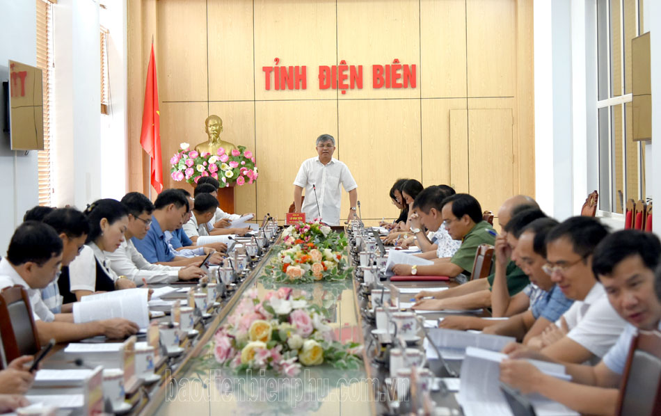 Đồng chí Lò Văn Tiến, Phó Chủ tịch UBND tỉnh, Phó Trưởng ban Thường trực Ban Chỉ đạo các Chương trình mục tiêu Quốc gia tỉnh chủ trì cuộc họp.